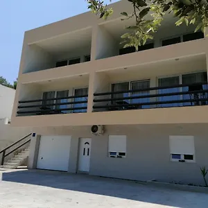 https://apartman-bella-sali.hotelinzadar.com